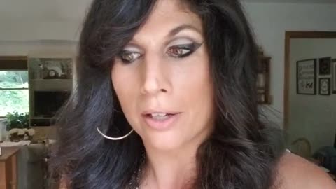 Amanda Grace Talks ...A Friendly Call To Prime Minister Trudeau About His Eyebrows