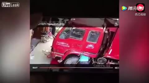 tire explode and man died