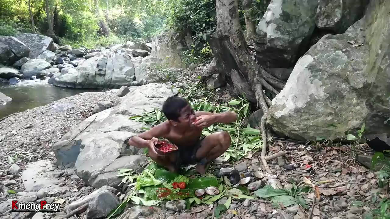 Cooking Shellfish And Eating In Jungle Delicious - Kmeng Prey