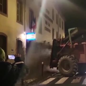 French farmers leaving authorities a thank you msg