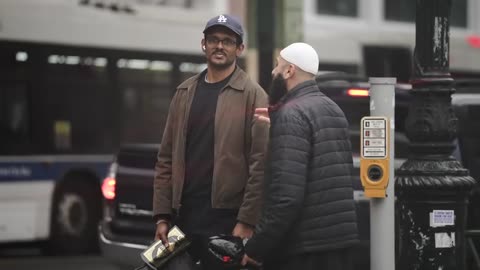 Muslim Asks Strangers For Money, Then Giving Them 100x What They Gave Him