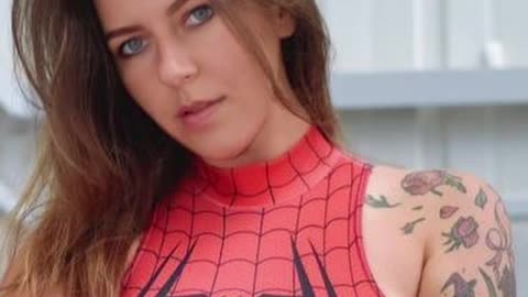Curvy Outfits Model & Body Positivity Advocate Anna Kochanius | Full Biography & Facts 