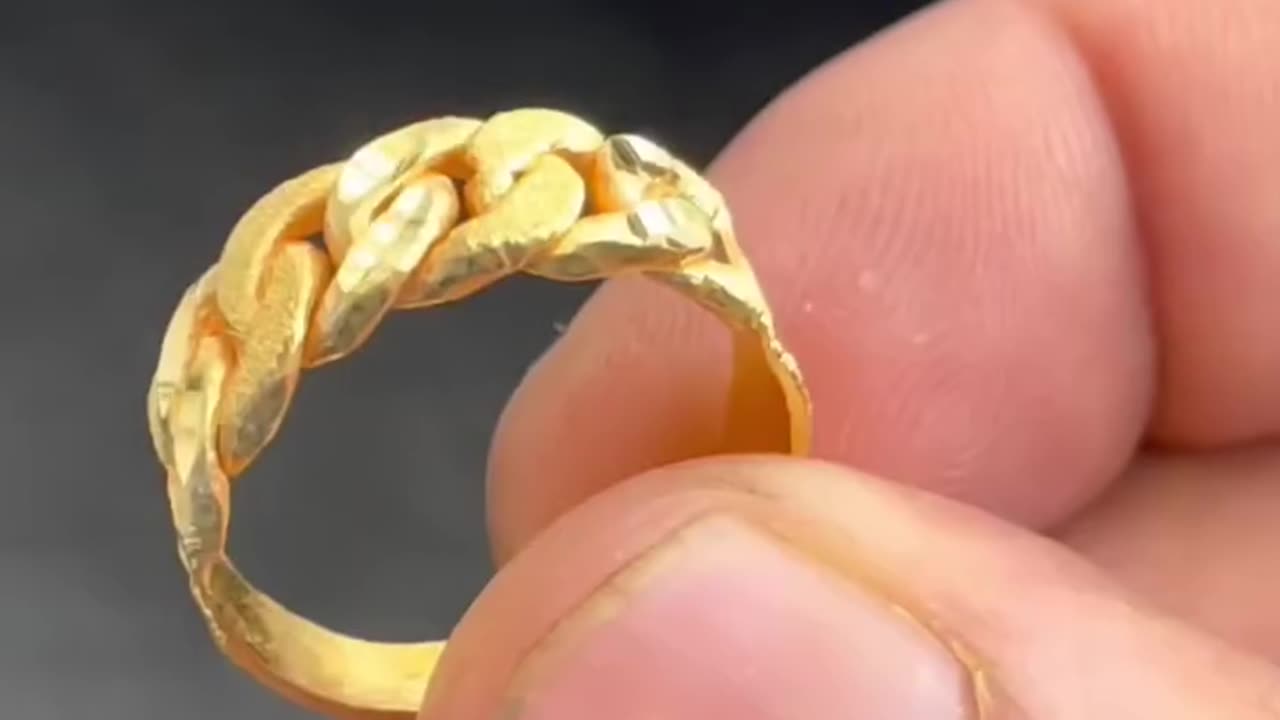 Make a super beautiful gold ring