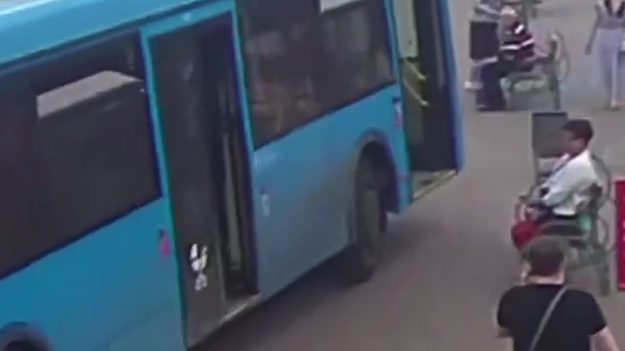 Russia: Bus drove onto the sidewalk and killed a woman in Domodedovo,