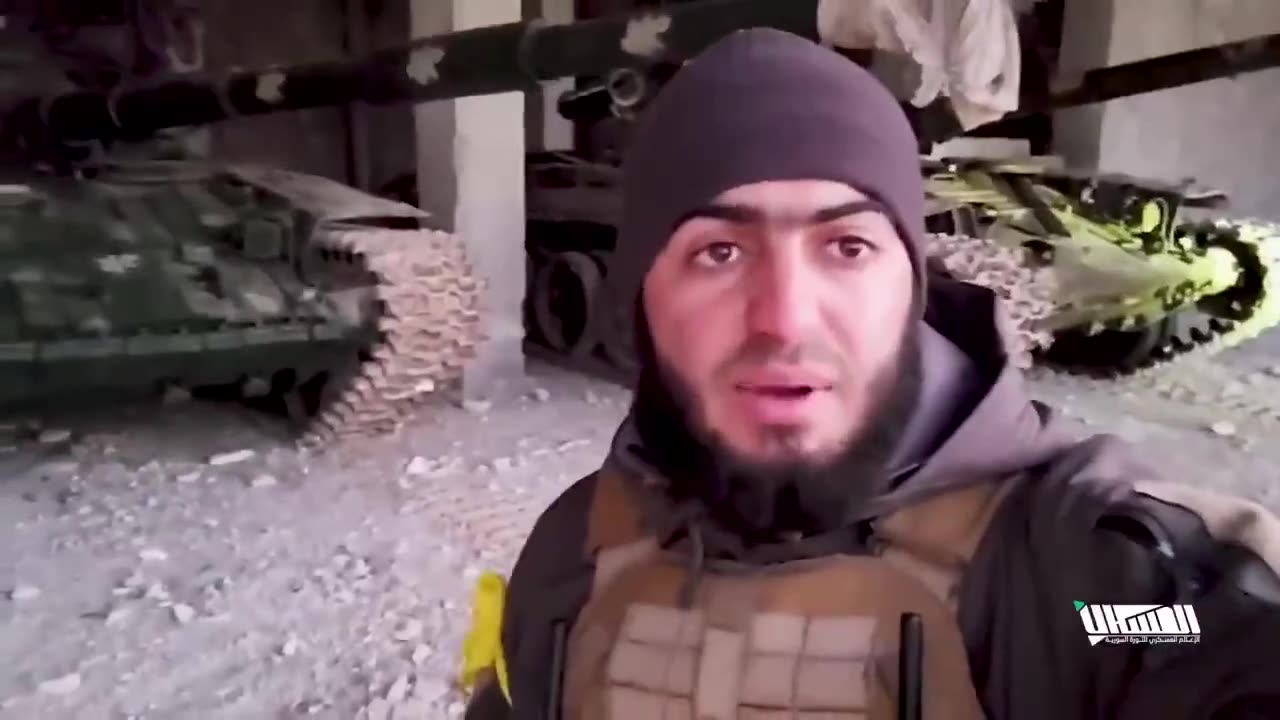 🇸🇾 Syrian fighter shows two captured tanks and another BMP at a military base,