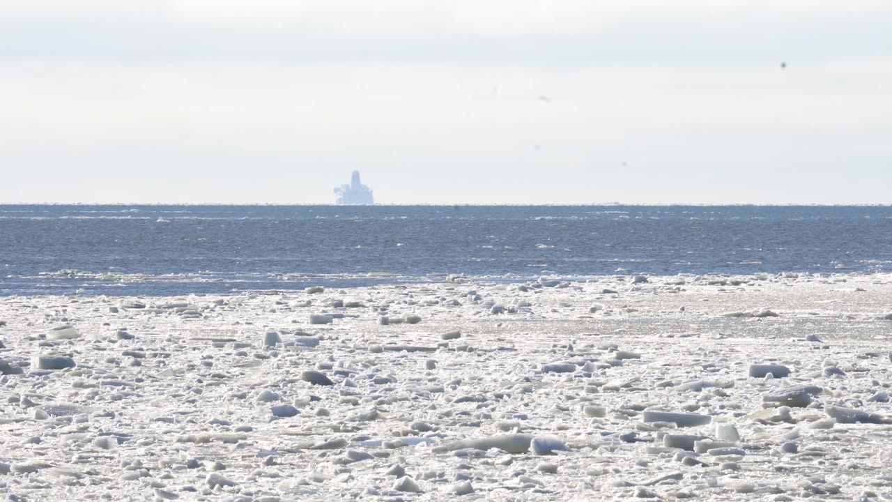 Helsingistä Tallinnaan menevä laiva katoaa Maan kaarevuuden taakse [4K]