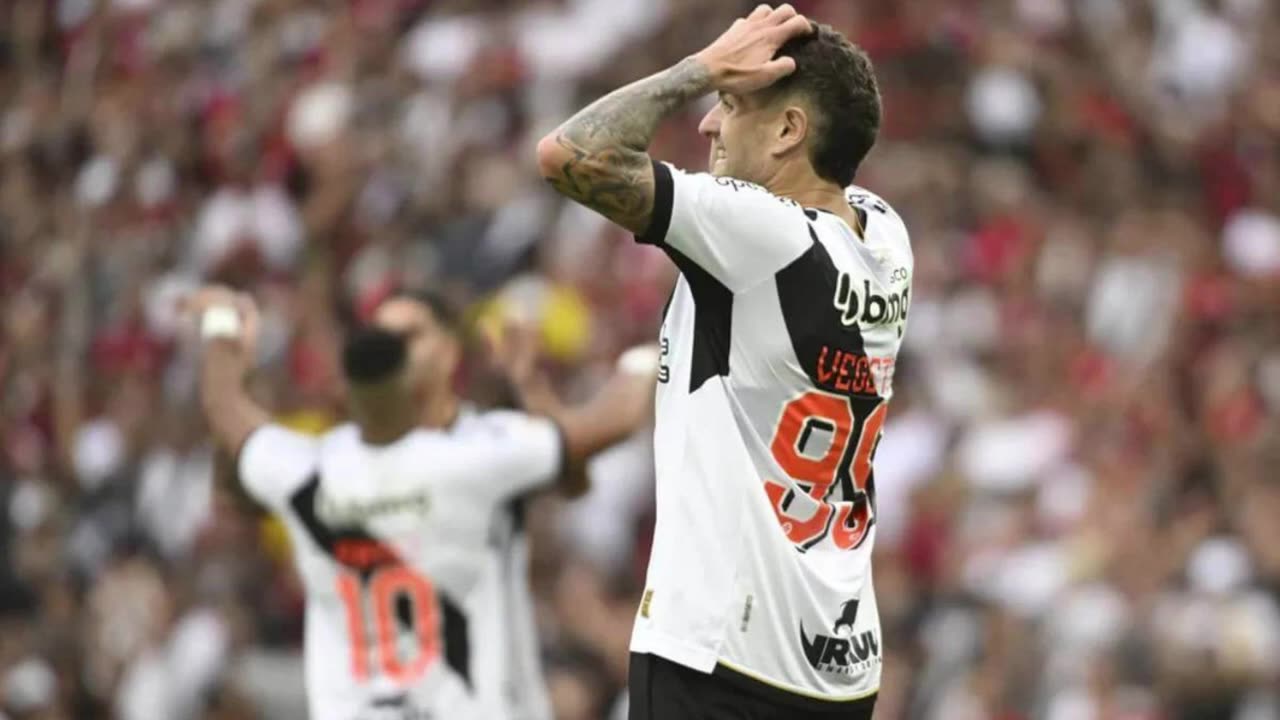 URUBU DE OLHO! TÉCNICO DISSE QUE ELE POSSUI HABILIDADES RARAS COMO CENTROAVANTE! noticias do vasco