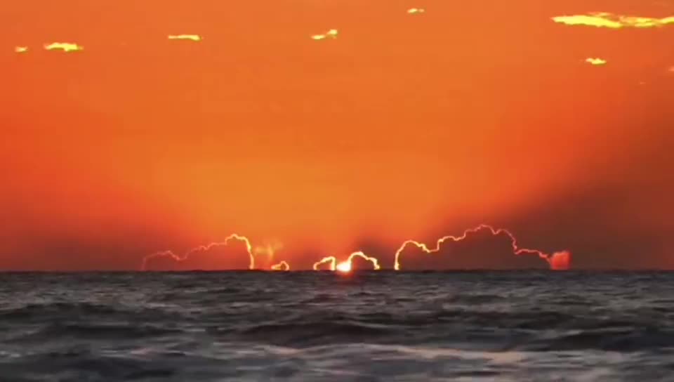 At sunrise, the river flowers are more red than the fire