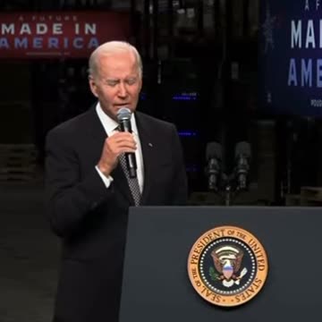 Biden got juiced before this one... the fool is fighting his tongue 😂