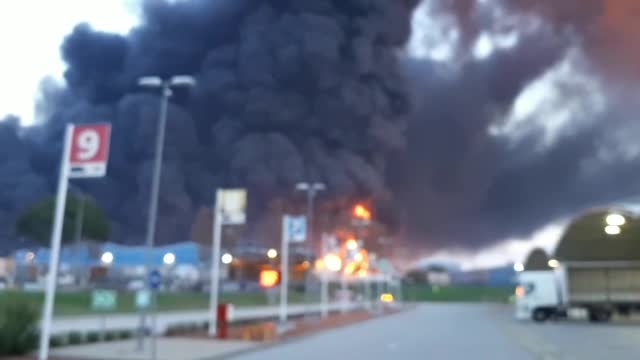 Desalojan a 250 personas por el incendio de Montornès (Barcelona) (1)