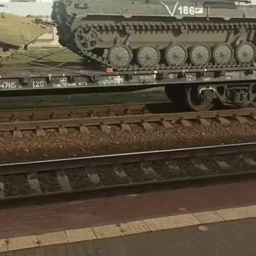 Two T-62Ms, hung with Kontakt-1 dynamic protection