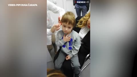 Mihael (4) je dobio slušni aparatić, ovo je njegova prva riječ