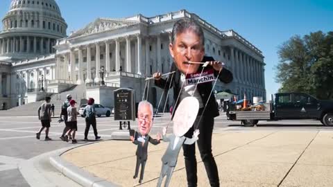 Manchin strikes deal with Schumer on economy, climate bill