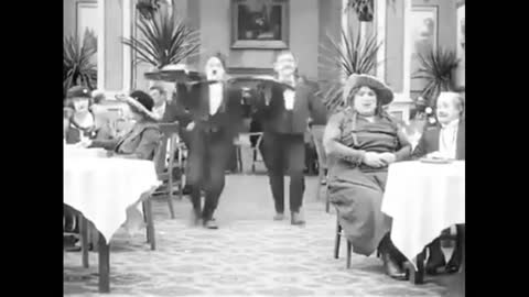 Charlie Chaplin Funny Vidéo Amazing to Watch