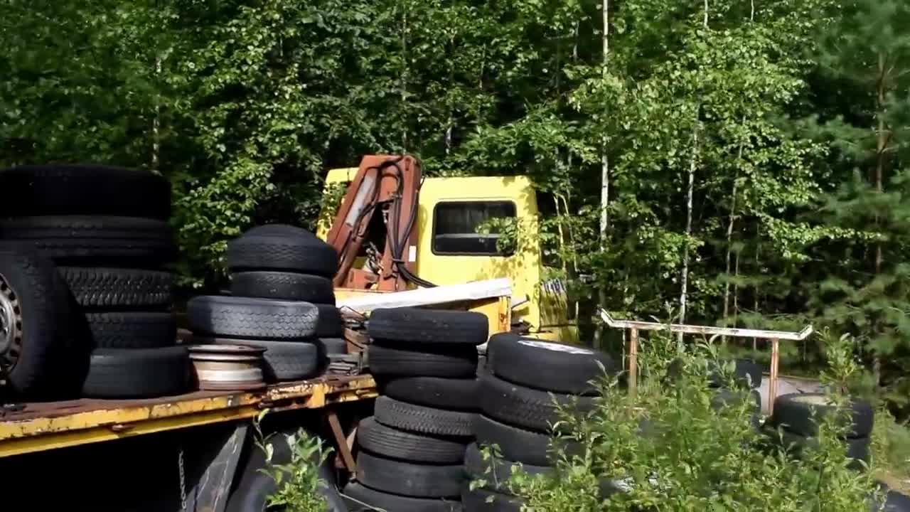 Abandoned car graveyard full of old cars and buses - Urbex Finland