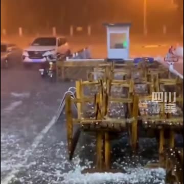 Beijing suffered heavy rain and hail is terrible