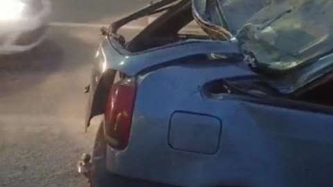 Carro explode