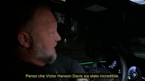 La reazione di Alex Jones dopo l'intervista a Tucker Carlson