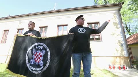 U Jasenovcu razvili zastavu s ustaškim pozdravom