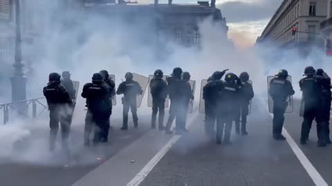 Как СВОБОДАТА УМИРА на етапи по света