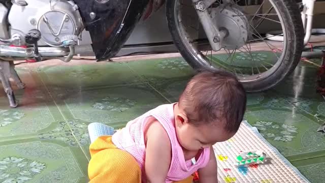 Baby fiqah playing alone