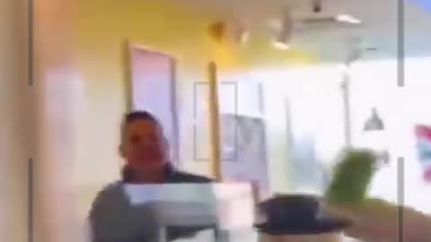 Male Karen screams at employees, throws a TANTRUM over a smoothie