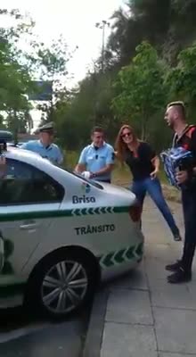 Banda portuguesa apanha multa e faz uma desgarrada.