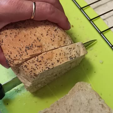 Slicing warm bread