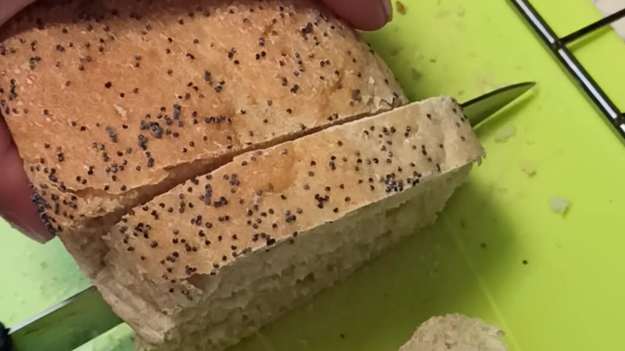 Slicing warm bread