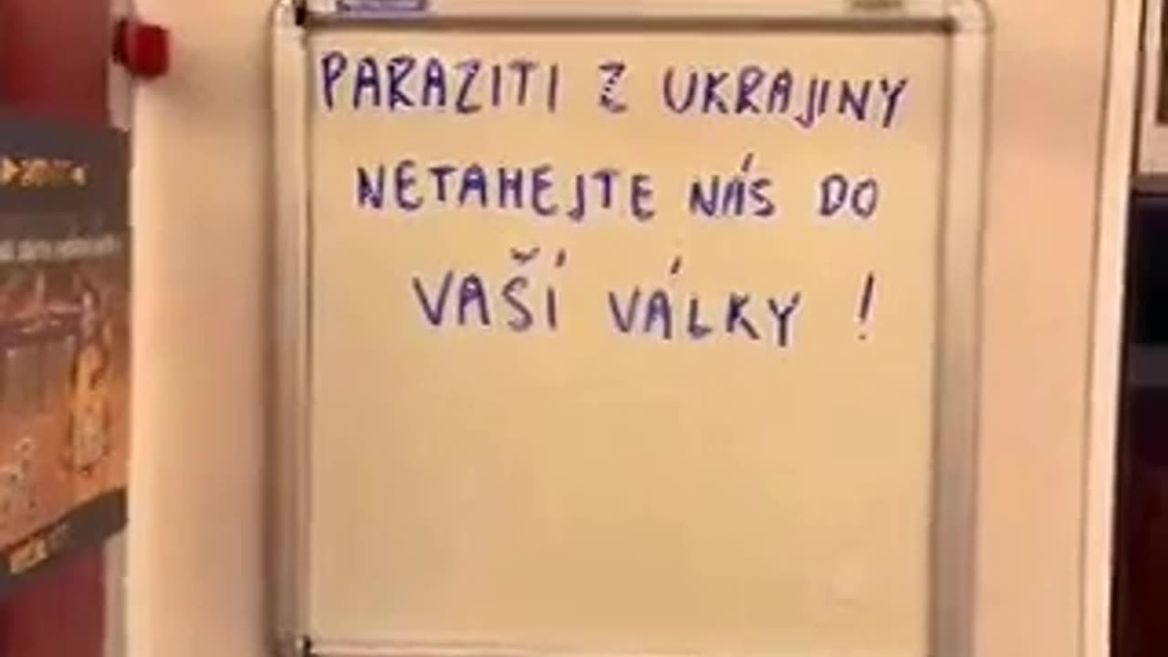 Residents of the Czech Republic left a message for Ukrainian refugees in the local metro