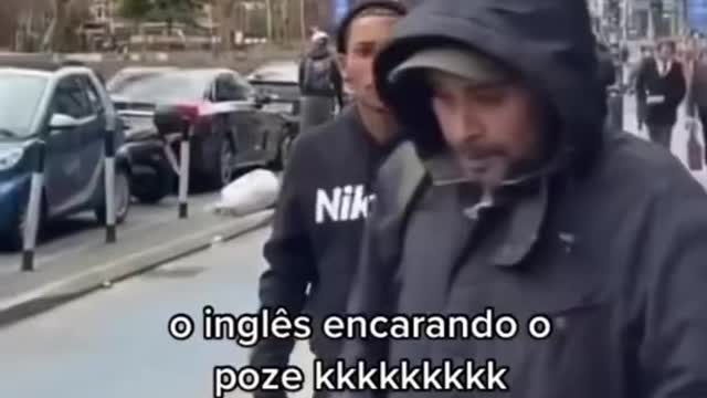 MC POZE DO RODO ENCARANDO GRINGO NA INGLATERRA