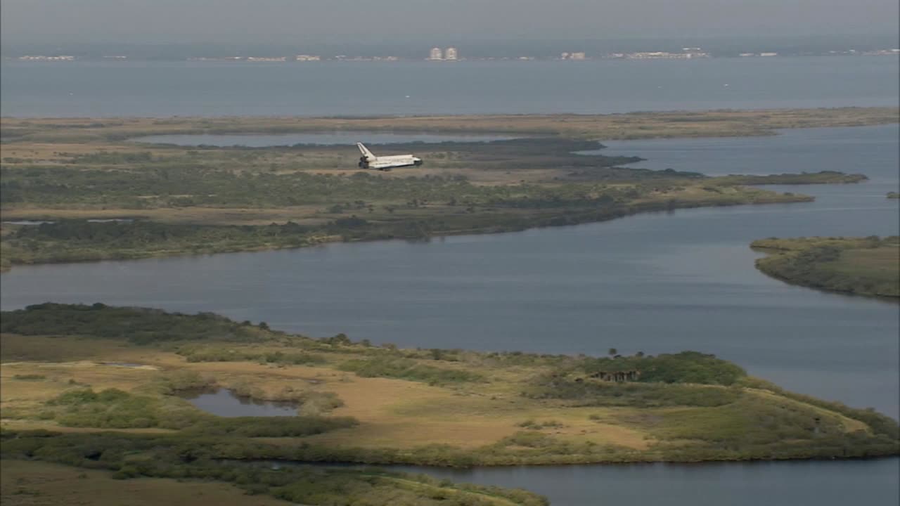 Space shuttle landing with parashot