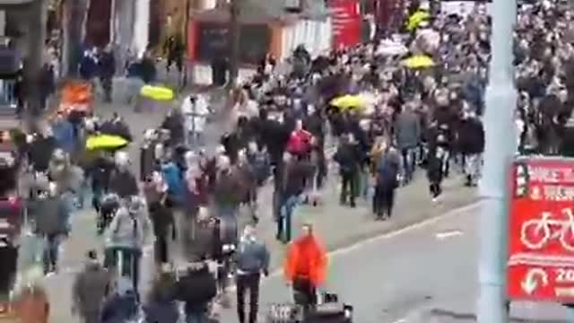 Great mobilization of the Dutch people in Amsterdam in a big protest against all health restrictions