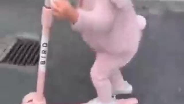 This child is in a bunny's clothes😍