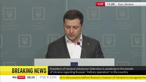 Ukrainian President urges citizens to sign up to the military