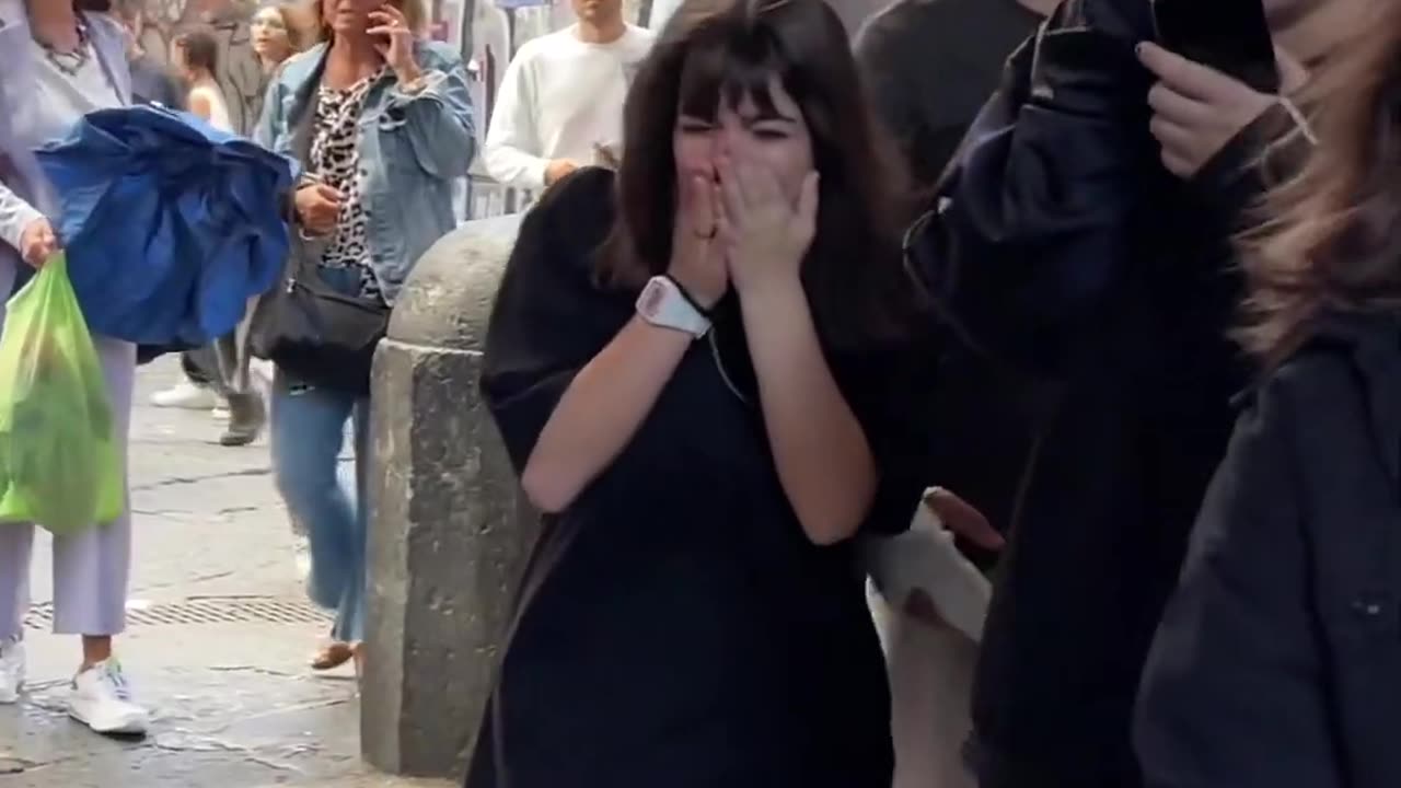 She knew about 😁😂💃 the Statue Prank