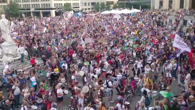 Thousands of Germans Demonstrate in Berlin in an Effort to End Vax Mandates Once and For All