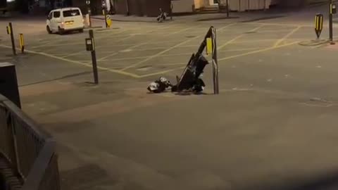 Blade runner destroying ulez câmera in London