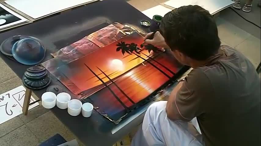 Spray paint street artist designs phenomenal painting