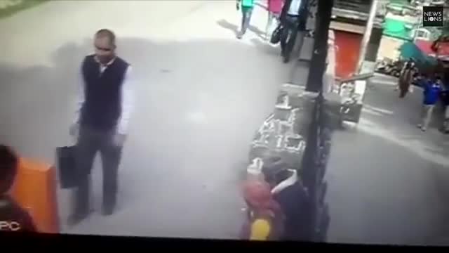 @@@VARIETY VIDEOS Monkeys Attack Residents In Indian Village.mp4@@
