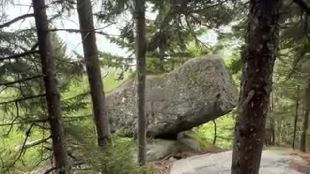 Elmore state park balancing rock trail