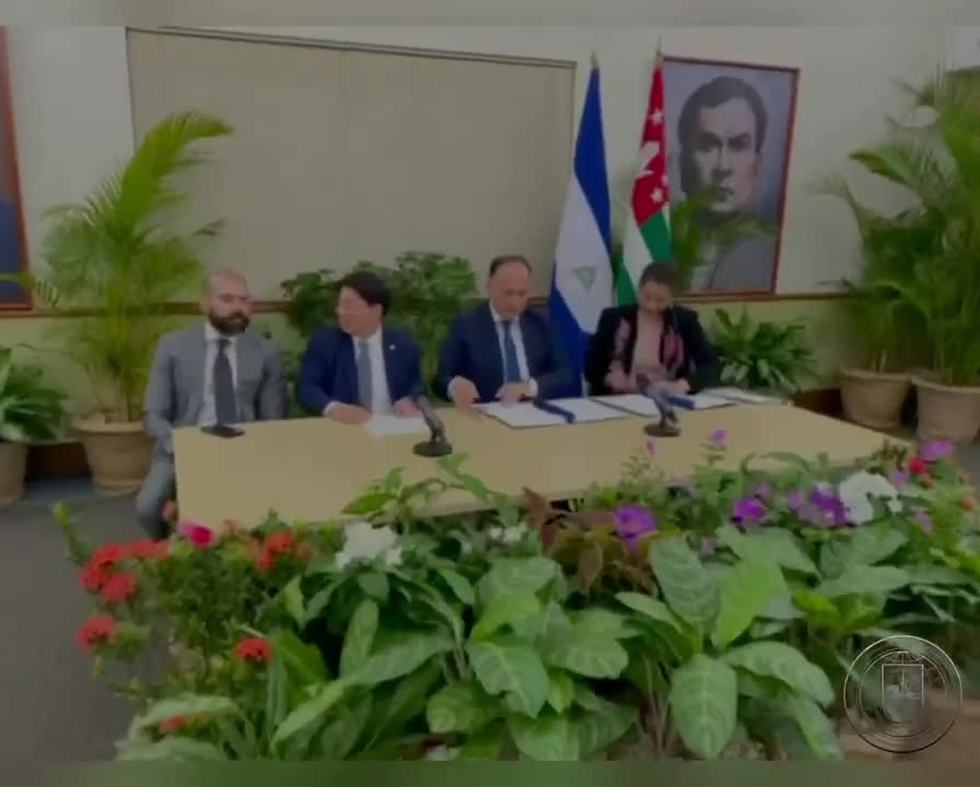 Встреча Даура Кове с МИД Никарагуа Денисом Монкадой