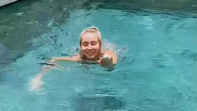 Hitler style of swimming, better than nothing💁🏼‍♀️