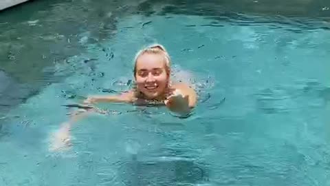 Hitler style of swimming, better than nothing💁🏼‍♀️