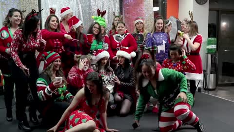 Wacky Tacky Mom Dance | Lisa in the City Show #LITC