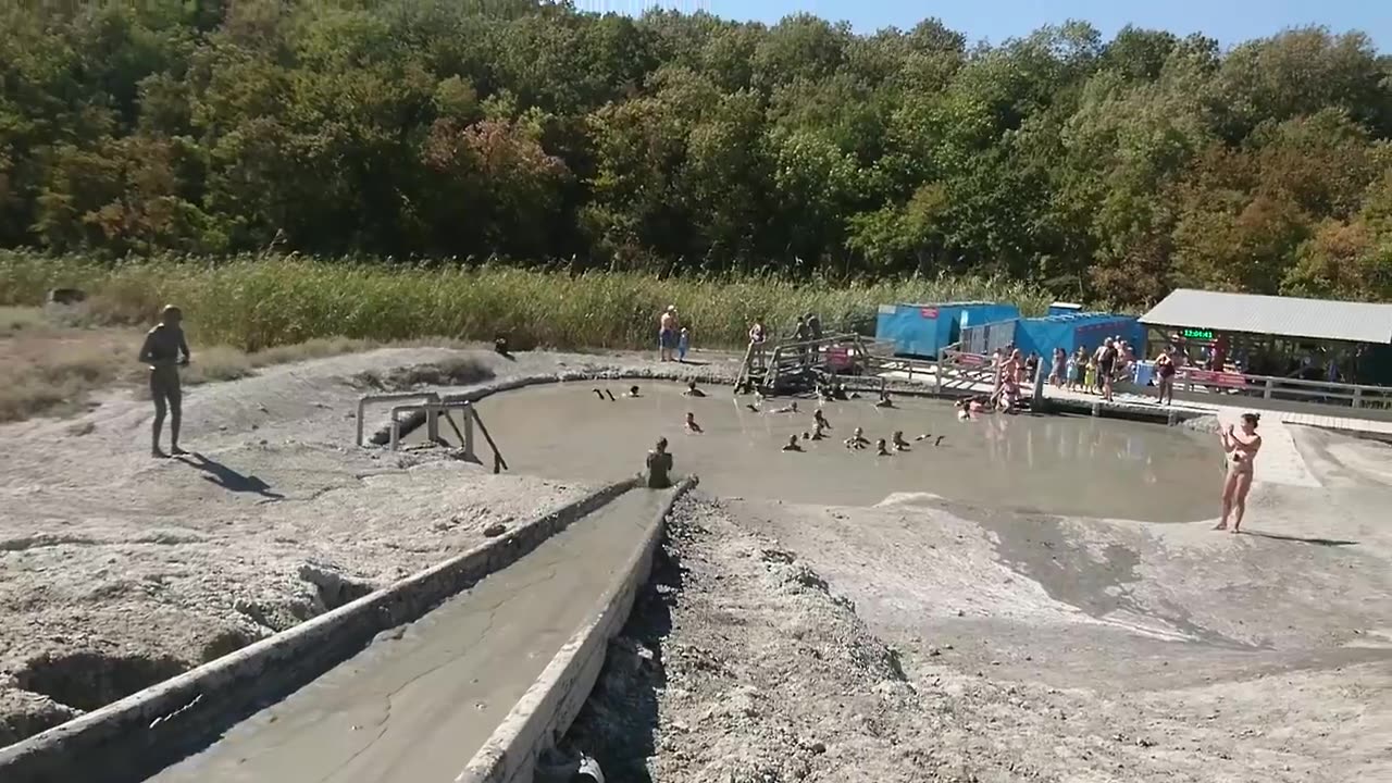 Mud Volcano Shugo. Crazy swimming