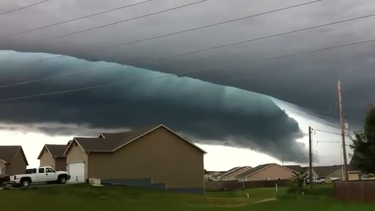 THE SKY IS GETTING MORE WEIRD IN KANSAS