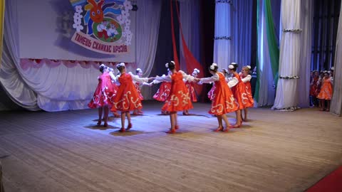 Folk dance "Varenka"