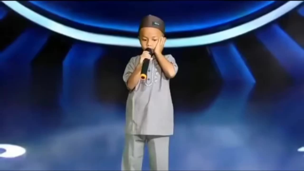 Small Muslim baby reciting beautiful Azan in India stage show heart touching
