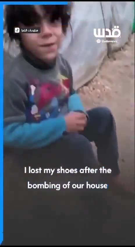 ►🚨▶◾️🇮🇱⚔️🇵🇸Outside her family’s tent in one of the displaced camps in Deir Al Balah, Gaza